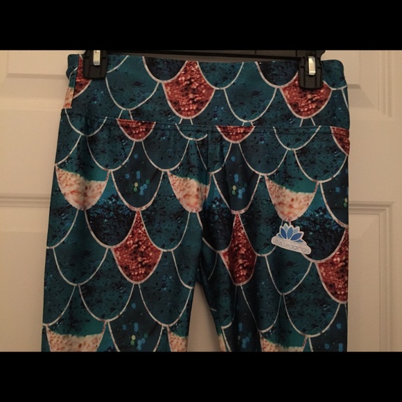 Mermaid leggings, fits like a medium NWOT - Picture 2 of 4